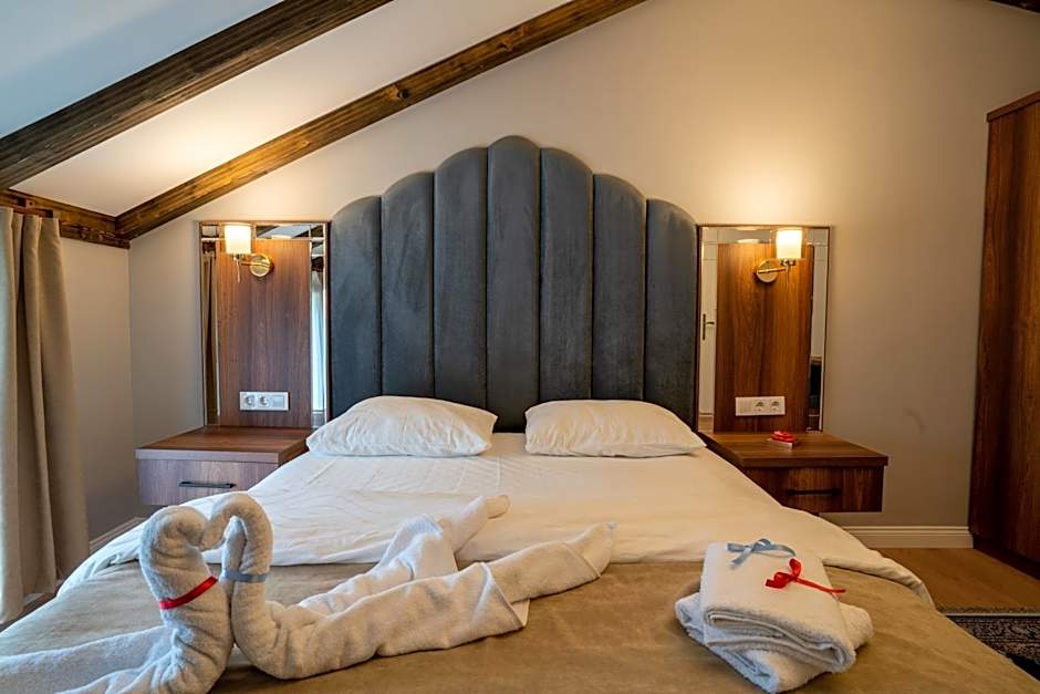 POISON GARDEN SUİTE