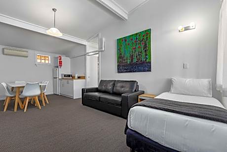 1 Queen Bed, 2 Single Beds, Nonsmoking