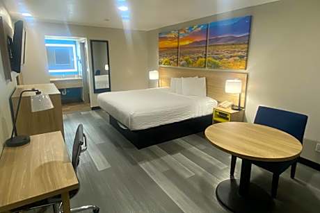 1 King Bed Non-Smoking