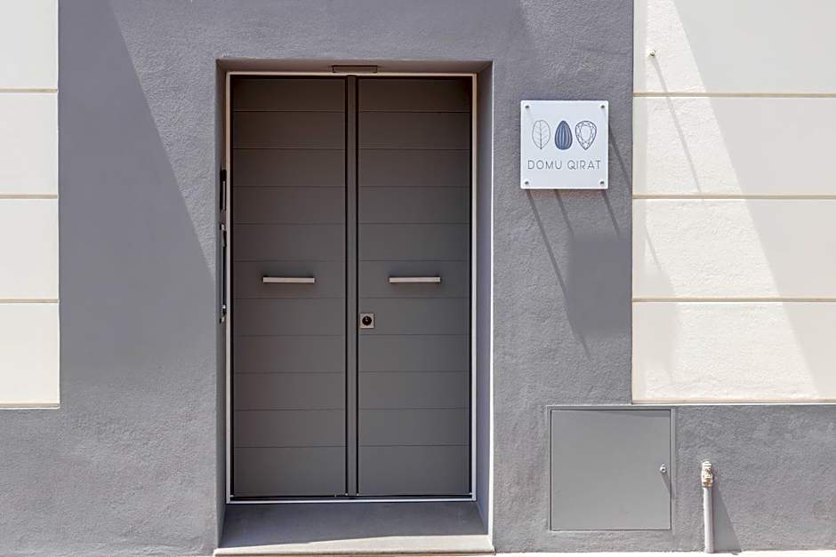 Domu Qirat - Authentic Rooms & Terraces