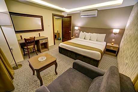 Deluxe Suite with Sea View