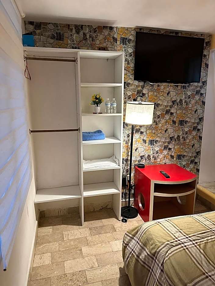 Casa Vázquez , "Como en casa" , hospédate con nosotros y recibirás una atención personalizada, servicio y confort nos distingue.