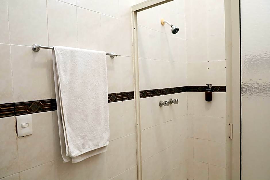 ANTIQUE Guest House Fundidora