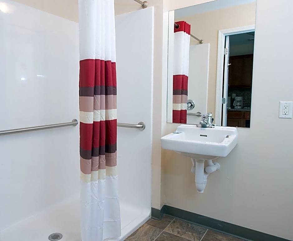 Red Roof Inn & Suites Dickinson