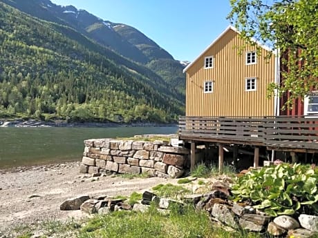 Sjøgata Riverside Rental and Salmon Fishing