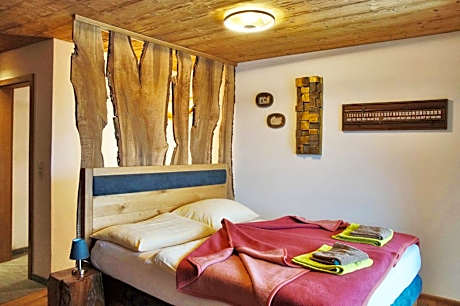 Apartment with Mountain View