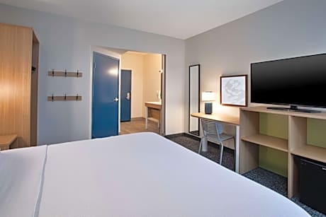 King Room with Mobility Accessible Tub