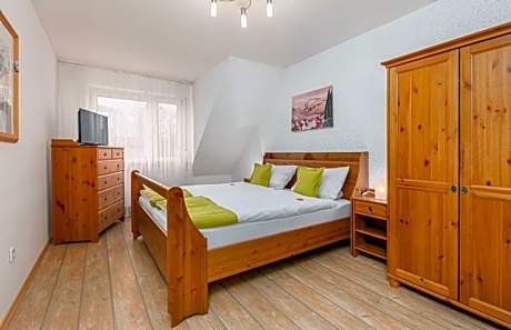 Apartment (4 Adults)