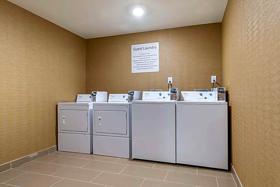 Comfort Inn & Suites Downtown near University