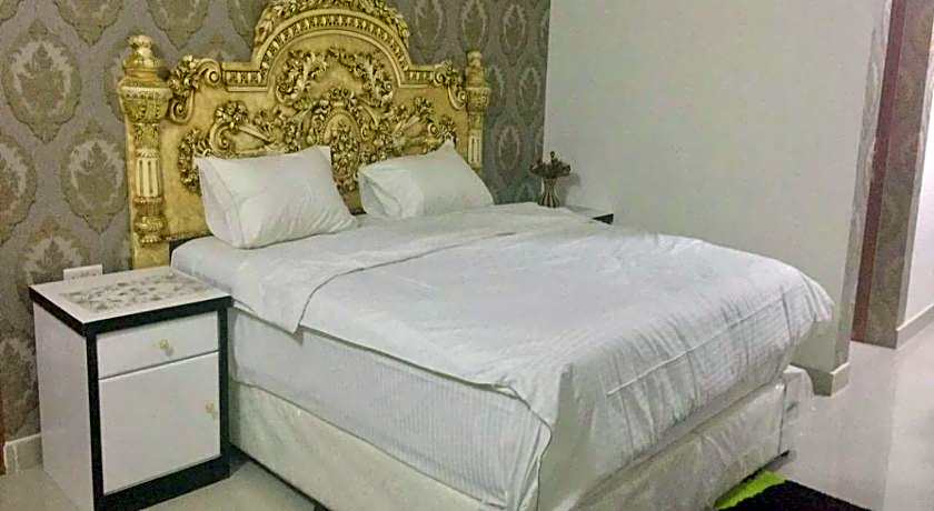 Capital O 141 Golden Rays Hotel