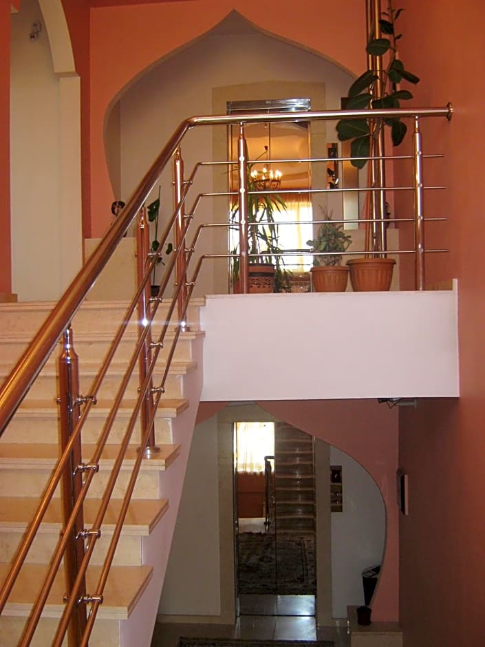 Royal Petrol Hotel