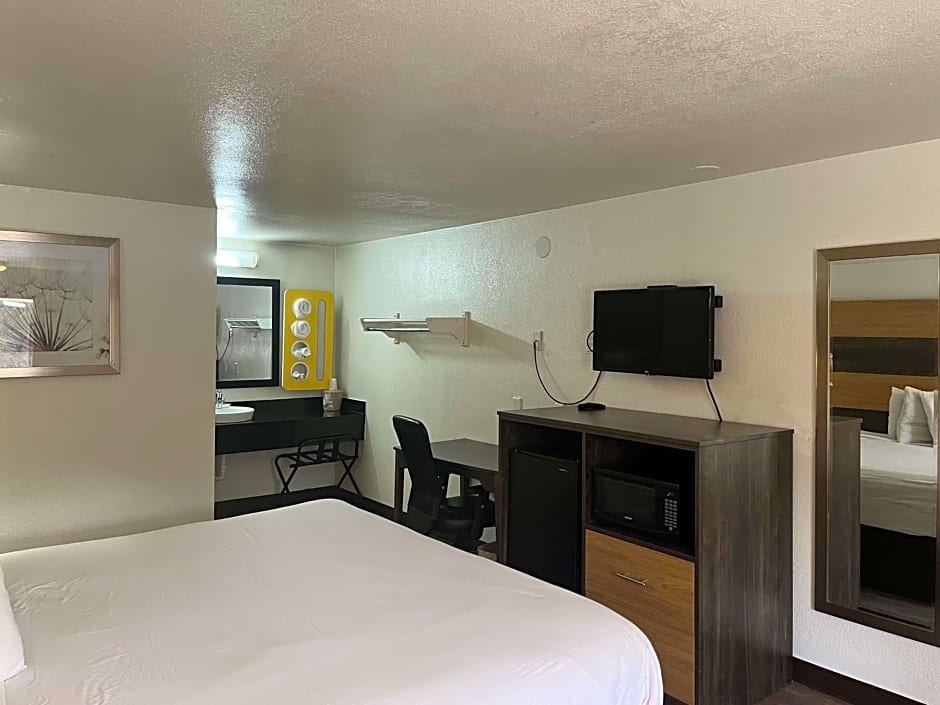 Motel 6 Cross Lanes, WV Goff Mountain Rd