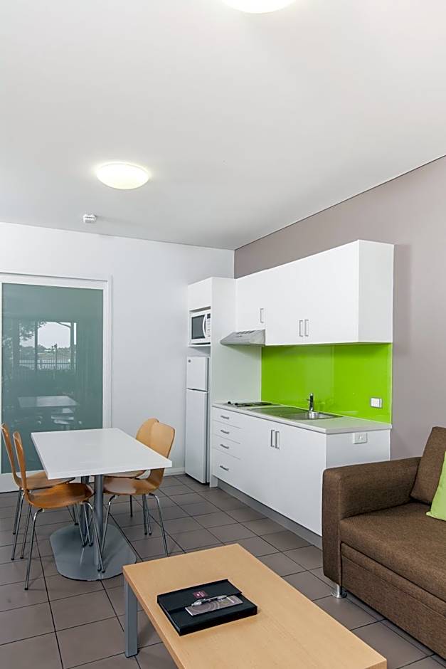Majestic Oasis Apartments