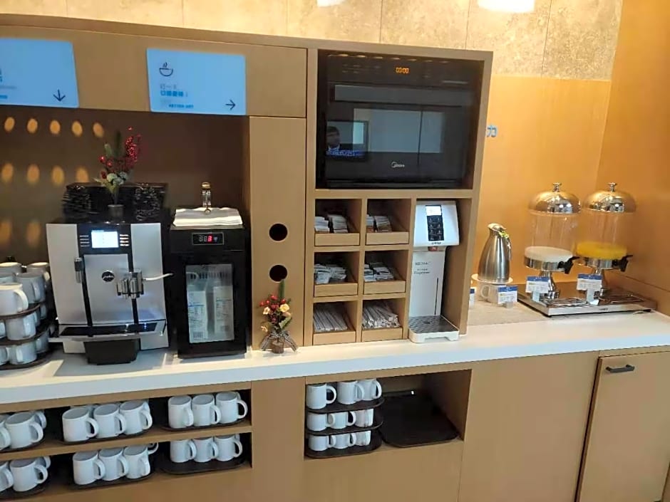 Holiday Inn Express Shanghai Kangqiao By IHG