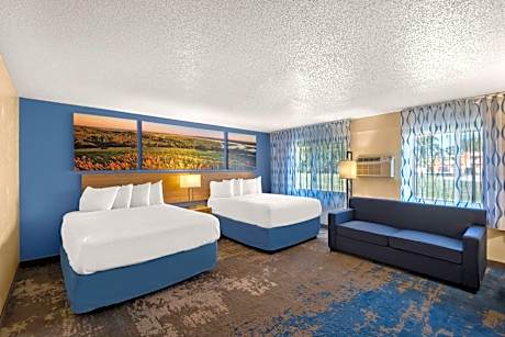 Queen Studio Suite/Second Floor, Non-Smoking