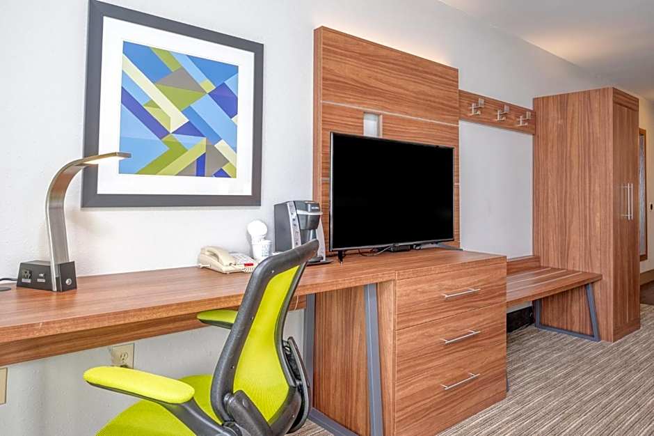 Holiday Inn Express Hotel & Suites Thornburg-S. Fredericksburg By IHG