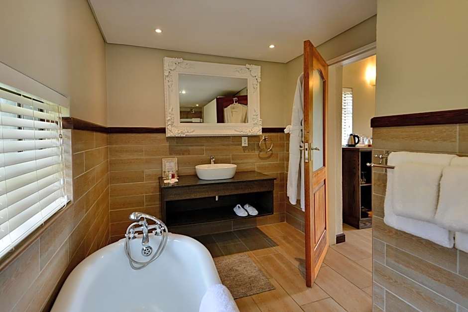 African Hills Safari Lodge & Spa