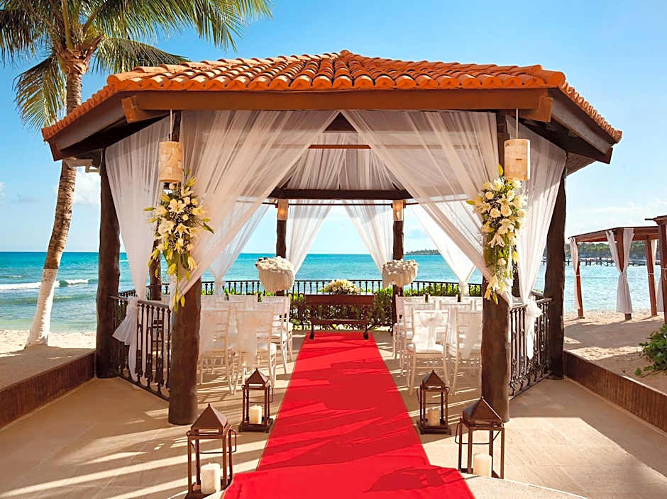 Photo 1 of 1 of Junior 1 King Bed Suite, Beachfront