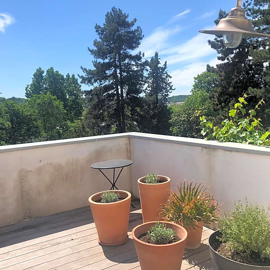 Denis & Virginie - château à pied - parking gratuit