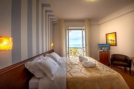 Double or Twin Room with Balcony and Sea View