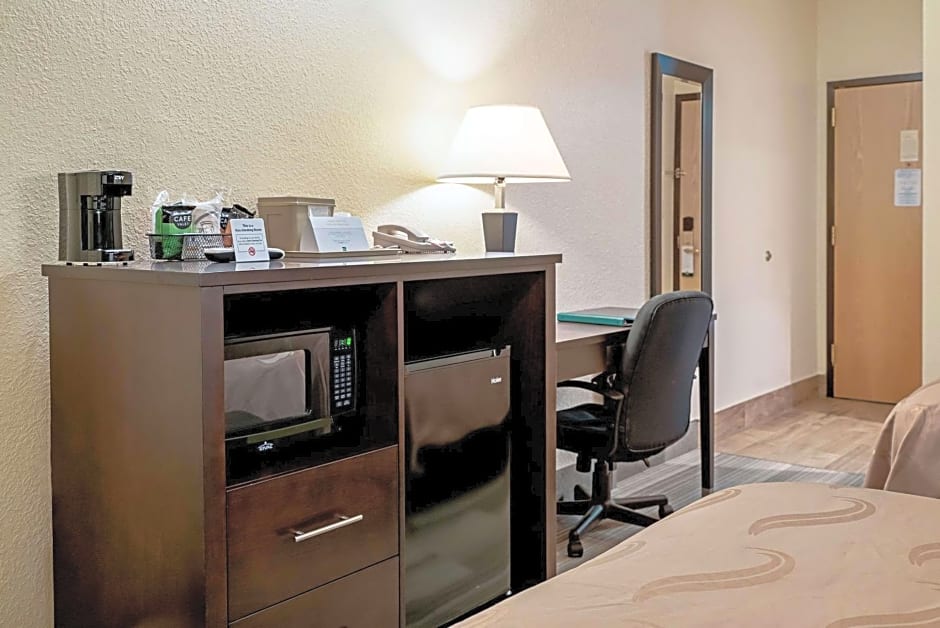 Quality Inn & Suites Robbinsville