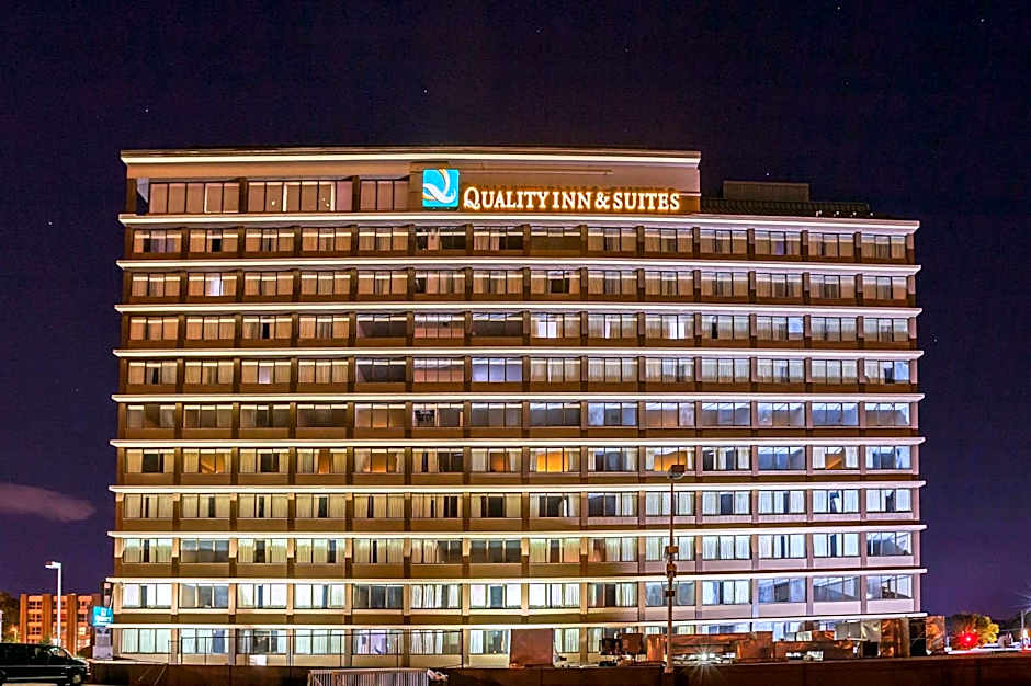 Quality Inn & Suites Cincinnati Downtown