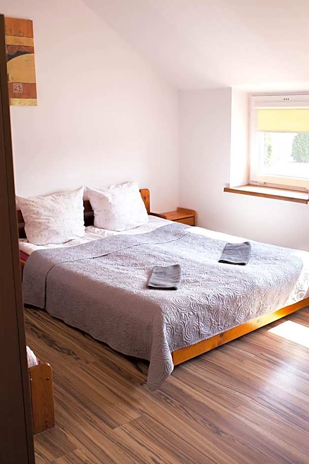 Hotelik Okęcie 39 - Nocleg i Parking Blisko Lotnisko Okęcie