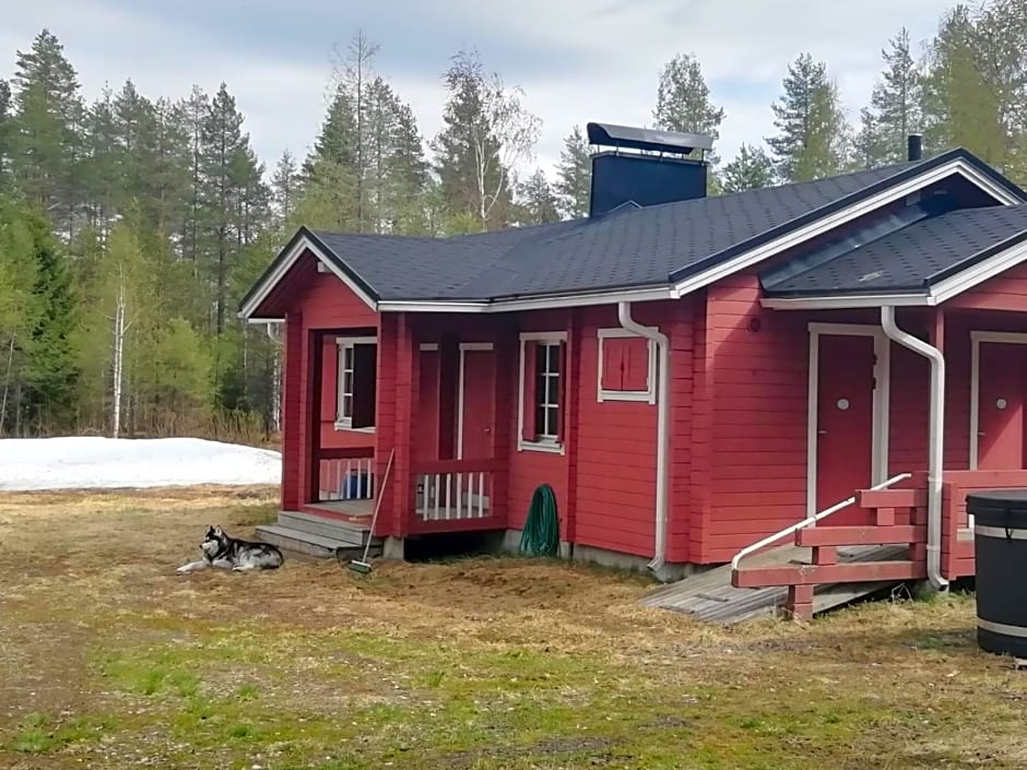 Old Pine Husky Lodge