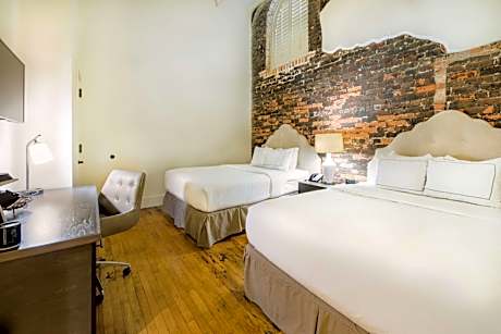 2 Queen Beds 1 Bedroom Suite