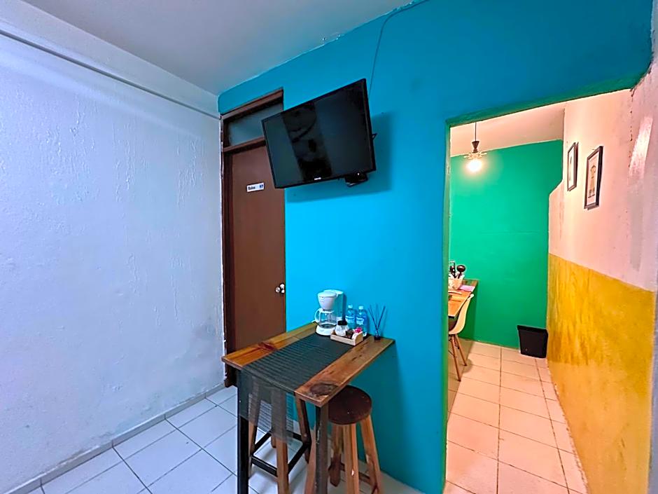 Suites Brisa Marina - atrás de Playa Regatas y el Malecón, 6 calles del Acuario