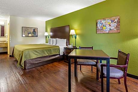 1 King Bed, Nonsmoking