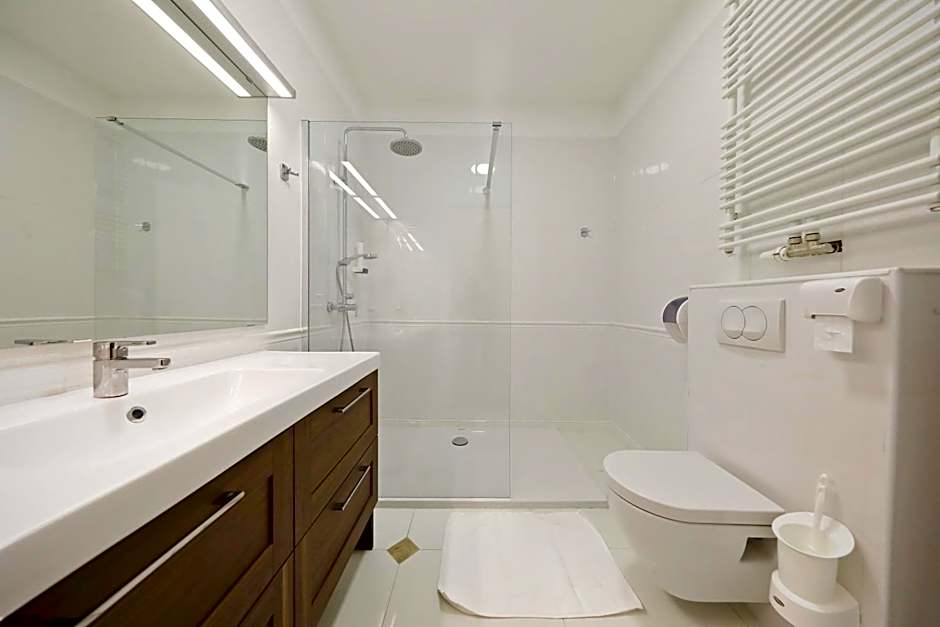 Stay Swanky Bed & Breakfast