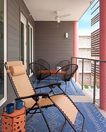 Poolside King Suite with Patio/Balcony