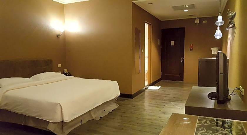 The Riverside Hotel & Motel