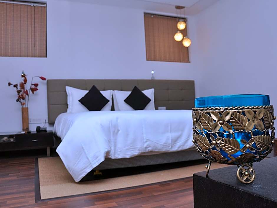 Aquatic Island by Poppys, Cochin