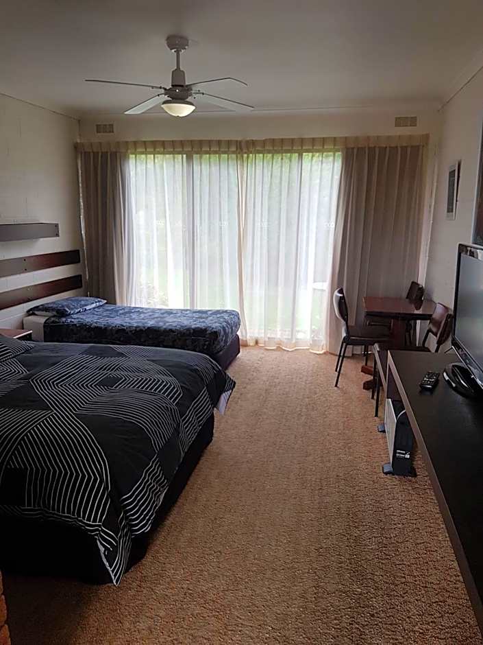 Photo 1 of 4 of Budget 2 Beds