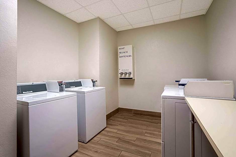 MainStay Suites Wilmington - University Area
