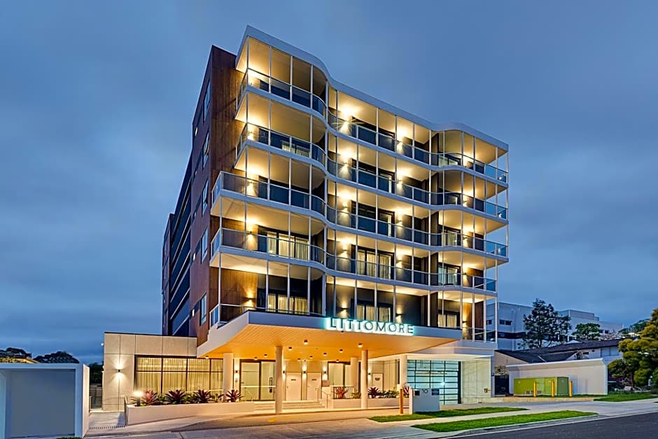 Littomore Suites Kingswood