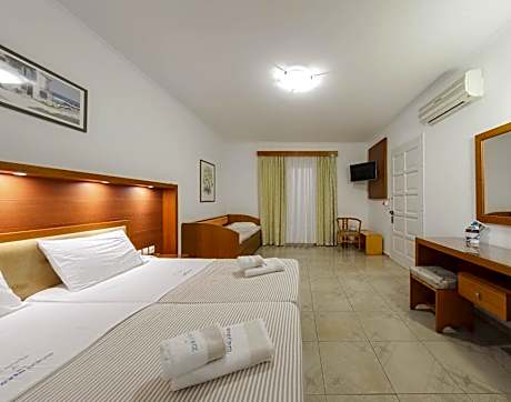 Apartment with Sea View (3-4 Adults)