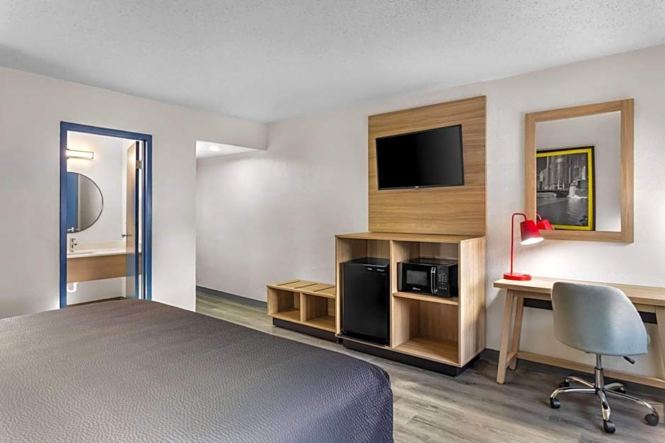 Super 8 by Wyndham Chicago IL