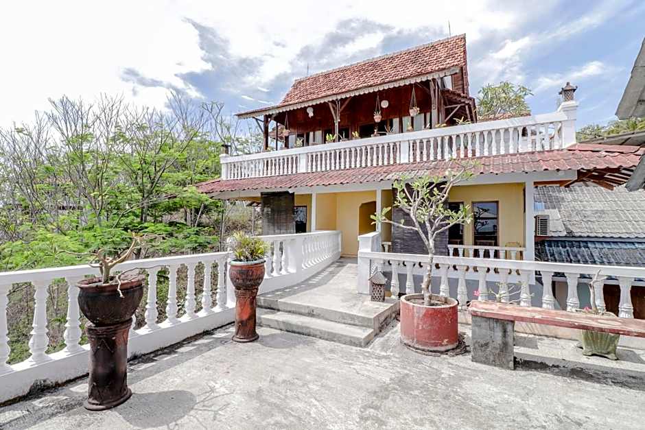 Adinda Beach Hotel and Villa