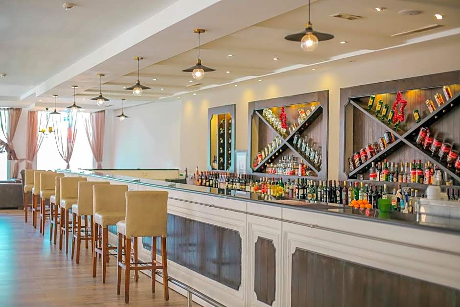 Hotel Marabout - Families and Couples Only