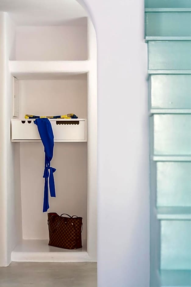 Skyfall Suites - Adults Only