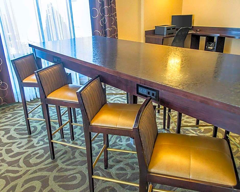 Clarion Hotel Beachwood-Cleveland