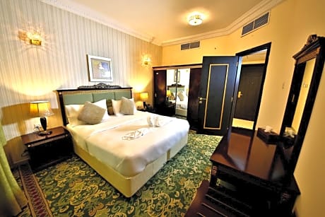 Deluxe king bed room