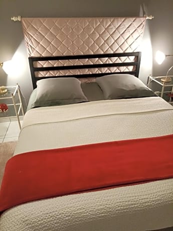 Les Coquelicots Chambre d' hote avec grand lit et salle d'eau privative pour une persone ou un couple