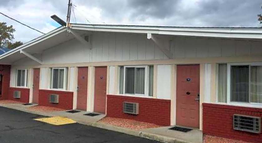 Travelodge by Wyndham Bay Shore Long Island