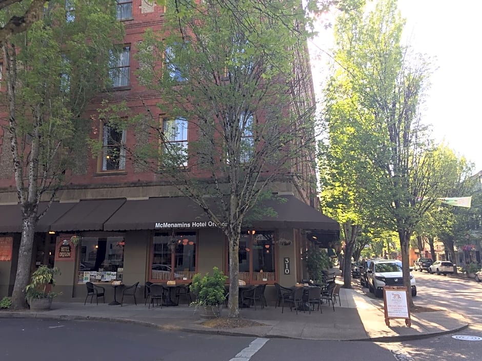 McMenamins Hotel Oregon