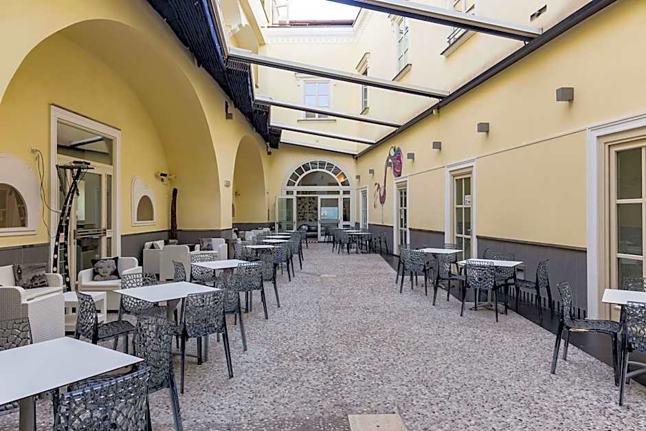 Seven Hostel & Rooms