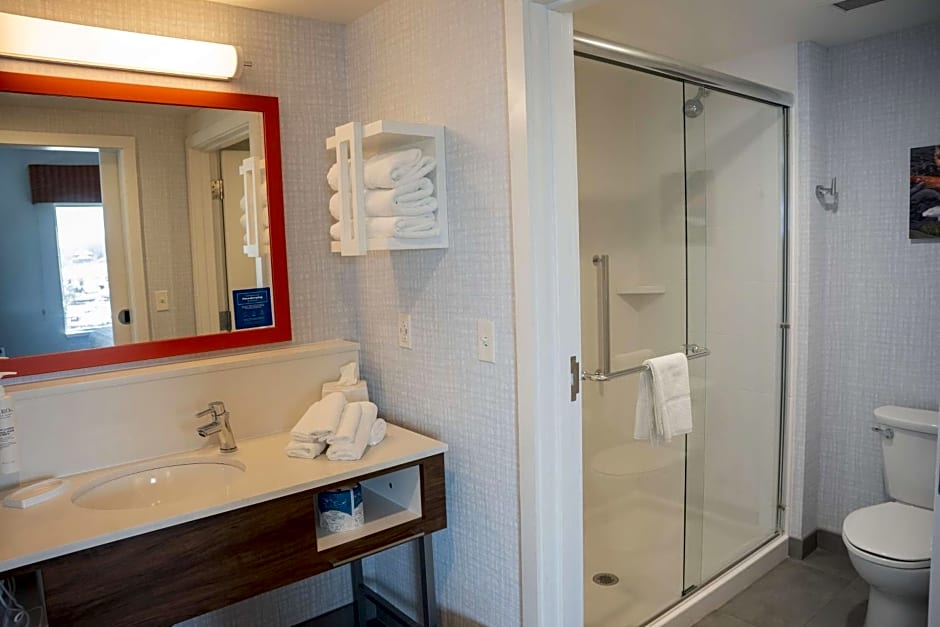 Hampton Inn By Hilton & Suites Erie/Bayfront, PA